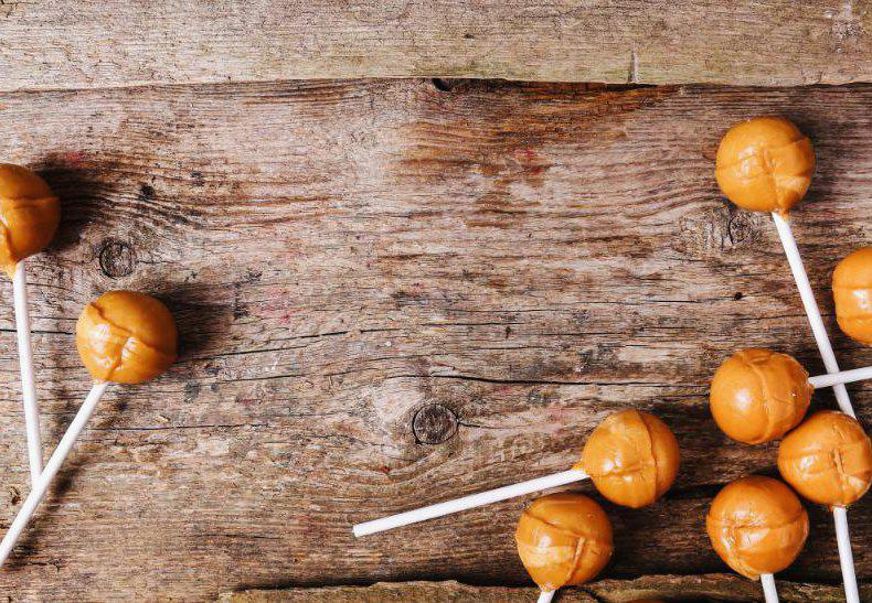 Jak zrobić pyszne domowe lizaki z masłem orzechowym?