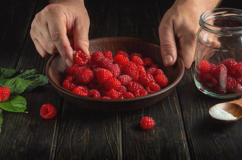 Co możemy przygotować ze świeżych malin w sezonie?