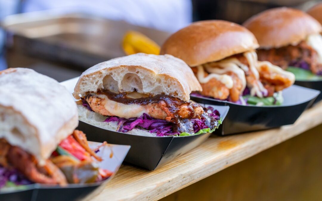 Przepisy na najpopularniejsze jedzenie z food trucków: zrób je w domu!